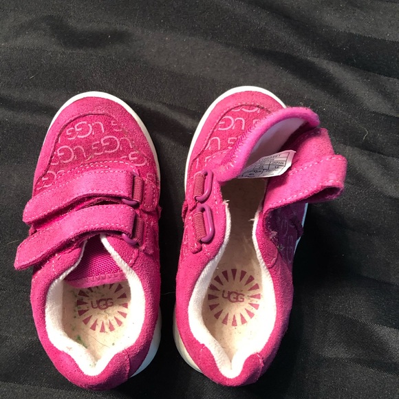 EUC UGG runners - Picture 6 of 7